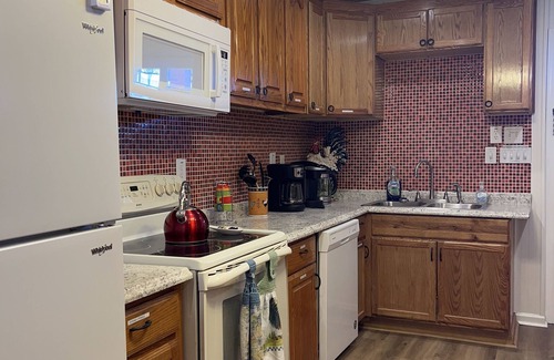 San Angelo House | Red Rooster House - King & Queen bedrooms Easy access to all areas of the city