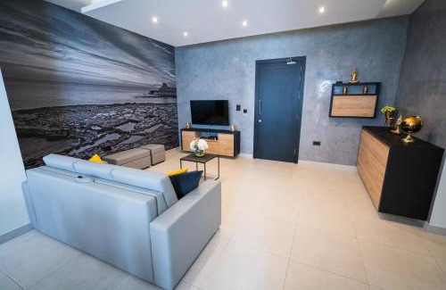 Marsalforn Apartment | Red Rose