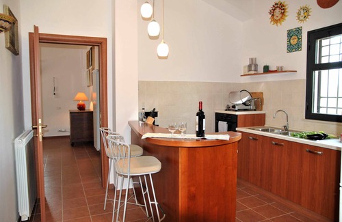 Itri House | RED ROSES ground floor flat in villa