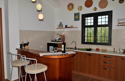 Itri House | RED ROSES ground floor flat in villa