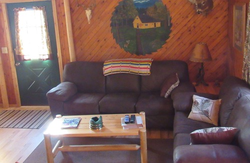 Rapid River House | Red's Cedar Lodge, Quiet, Relaxing and Private,