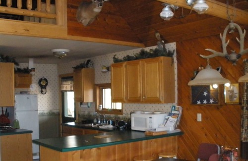 Rapid River House | Red's Cedar Lodge, Quiet, Relaxing and Private,