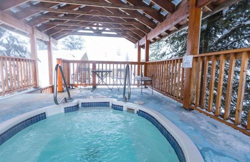 Rossland Hotel | Red Shutter Inn