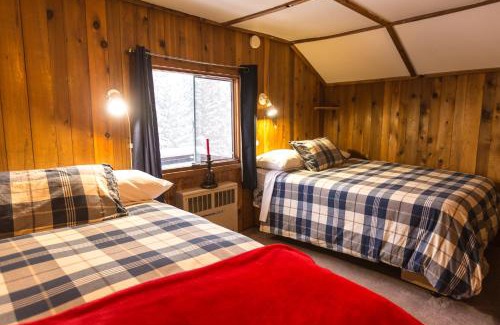 Rossland Hotel | Red Shutter Inn