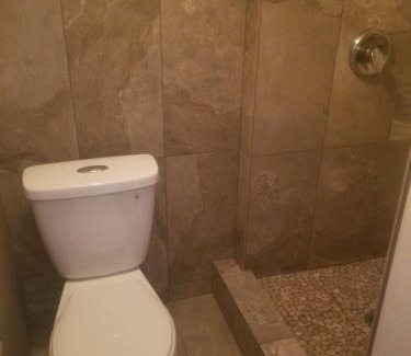 Rossland Hotel | Red Shutter Inn