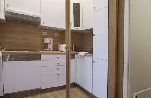 Terezvaros Apartment | RED STUDIO OKTOGON ANDRASSY Mezzanine Room DUPLEXSTYLE