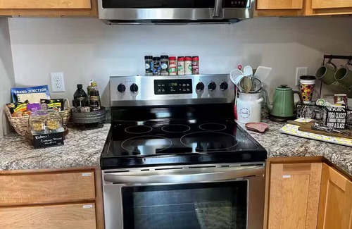 Whitewater Cottage | Red Tail Roost Tiny Home, Views, Hike, Bike, ATV on nearby BLM Land, Laundry