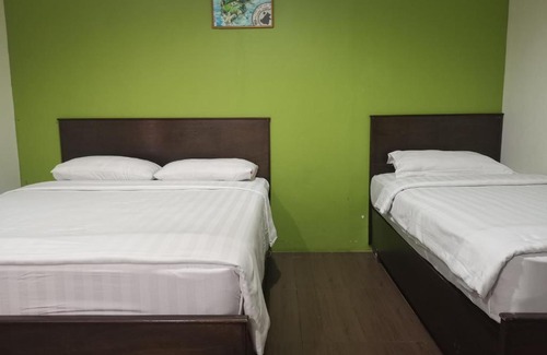 Victoria Hotel | Red Tomato Hotel