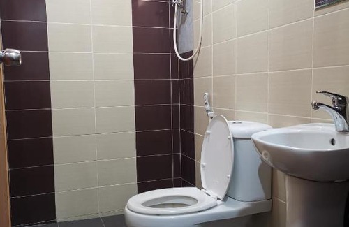 Victoria Hotel | Red Tomato Hotel