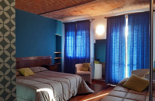 La Morra House | Red Wine - Guest House