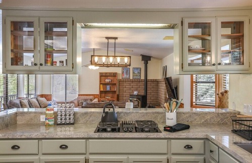 Oakhurst House | Redbud Cabin and Spa 30 Minutes to Yosemite!