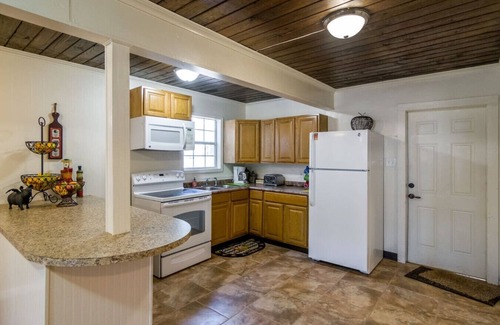Woden Cabin | Redbud Cabin at Tall Timbers Retreat. Sleeps 17