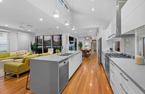 Redcliffe House | "Redcliffe CBD family beach house" - Redcliffe Q 4020