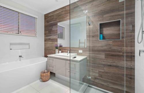 Redcliffe House | Redcliffe CBD Family Beach House