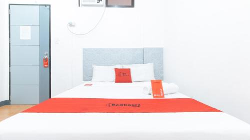 Las Pinas House | RedDoorz at CAA Road Las Pinas