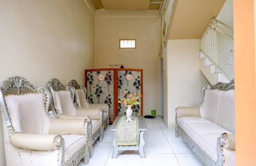 Tulungagung Hotel | RedDoorz at Dewanti Syariah near Stasiun Tulungagung