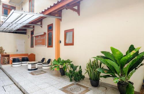 Tulungagung Hotel | RedDoorz at Dewanti Syariah near Stasiun Tulungagung