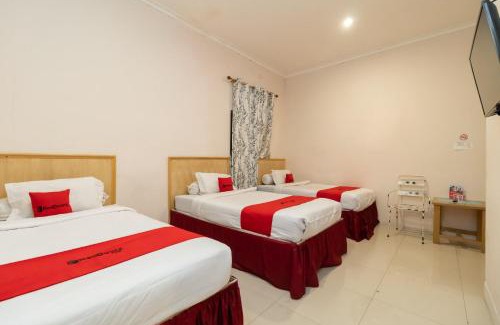 Medan Hotel | RedDoorz At Fella Homestay Medan