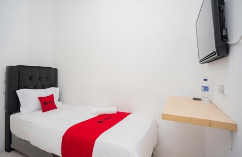 Palembang Hotel | RedDoorz at Jalan Bangau Palembang