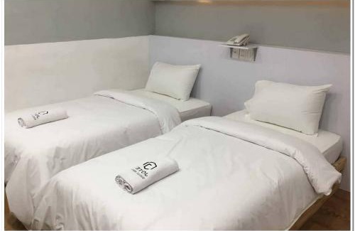 Medan House | RedDoorz at Jotel Guest House Medan