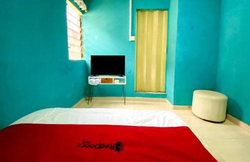 Tanjung Uncang Hotel | RedDoorz at Marina City Waterfront