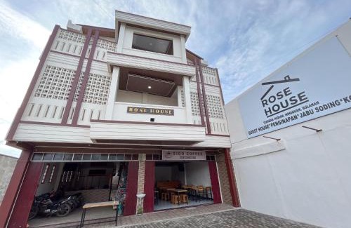 Medan Hotel | RedDoorz at Rose House Simpang Pemda Medan Selayan