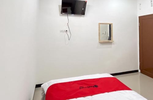 Medan Hotel | RedDoorz at Rose House Simpang Pemda Medan Selayan