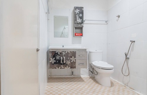 Pontianak House | RedDoorz @ H. Agus Salim Street