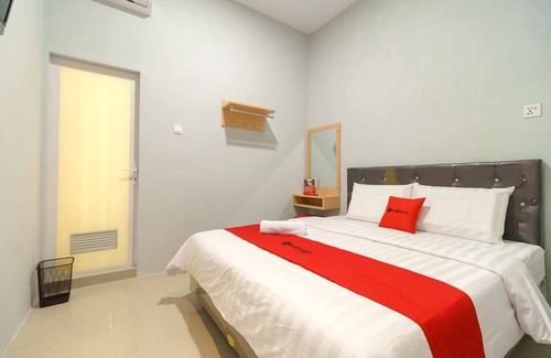 Medan Hotel | RedDoorz @ Helvetia Medan 2