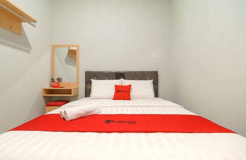 Medan Hotel | RedDoorz @ Helvetia Medan 2