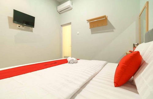 Medan Hotel | RedDoorz @ Helvetia Medan 2