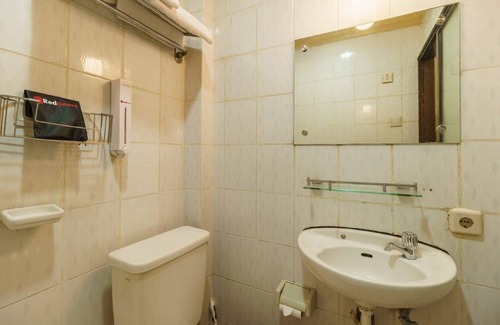 Jaksa Street Hotel | RedDoorz @ Jalan Jaksa