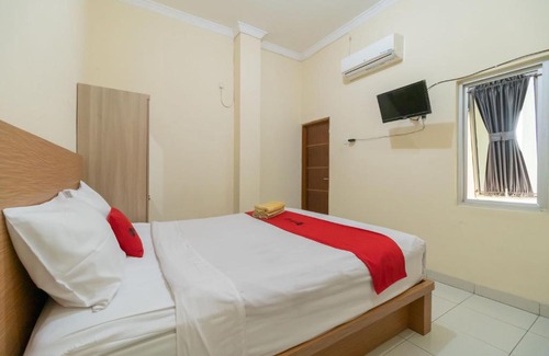 Sukarami Hotel | RedDoorz @ Jalan Kolonel Haji Burlian Palembang 2