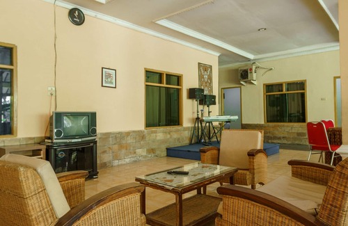 Lahat Hotel | RedDoorz @ Jalan Lintas Sumatera Lahat