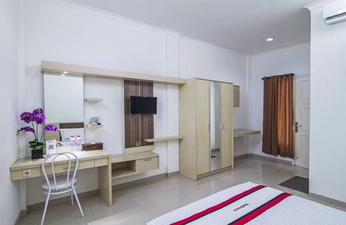 East Jakarta Hotel | RedDoorz @ Jatiwaringin