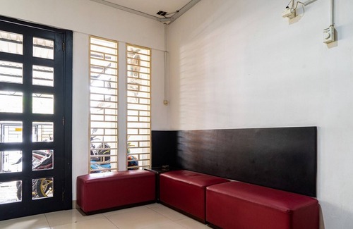 Kebon Kacang House | RedDoorz @ Kebon Kacang