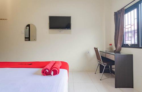 Balikpapan Hotel | RedDoorz near Arka Sepinggan Airport Balikpapan