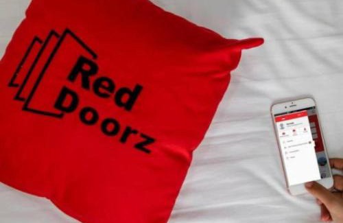 Banjarsari House | RedDoorz near Balekambang City Park