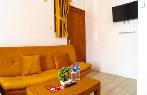 East Jakarta House | RedDoorz near Cipinang Indah Mall