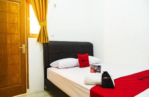 East Jakarta House | RedDoorz near Cipinang Indah Mall