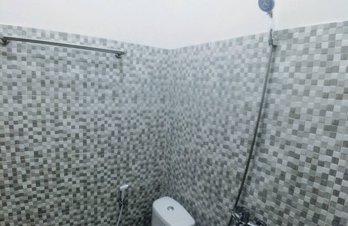 Bekasi Hotel | RedDoorz near Exit Toll Jatiwarna 2