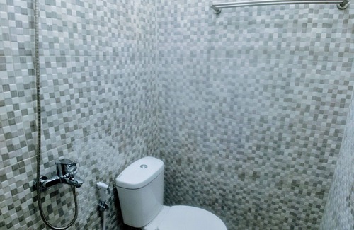 Bekasi Hotel | RedDoorz near Exit Toll Jatiwarna 2