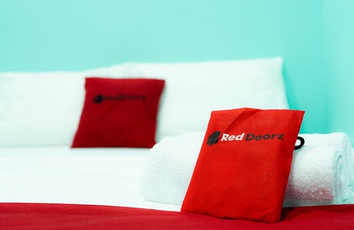 Semarang House | RedDoorz near Gajah Mada Street Semarang