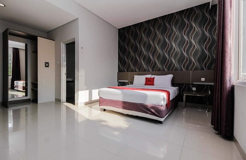 West Cirebon Hotel | RedDoorz near Goa Sunyaragi