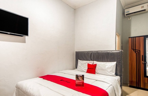 East Jakarta Hotel | RedDoorz near Graha Cijantung Mall