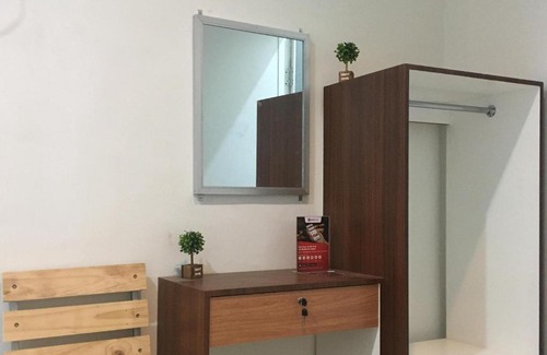Medan Hotel | RedDoorz near Institut Kesehatan Helvetia
