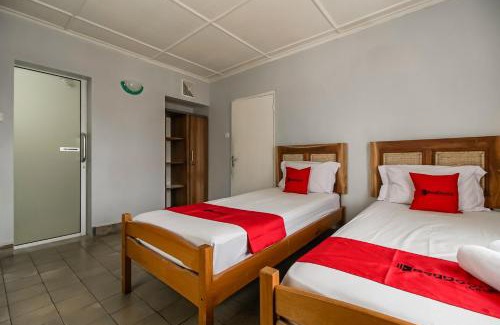 Bukittinggi Hotel | RedDoorz near Jam Gadang Syariah Bukit Tinggi