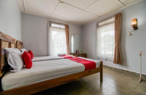 Bukittinggi Hotel | RedDoorz near Jam Gadang Syariah Bukit Tinggi