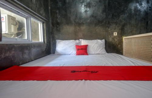 Hargomulyo Hotel | RedDoorz near Jumbo Mall Sragen