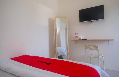 Baki Hotel | RedDoorz near Laweyan Gentan